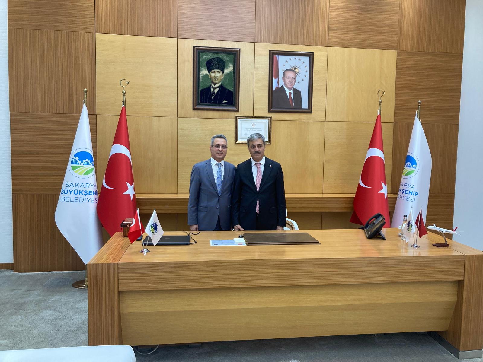 Vergi Dairesi Başkanımız İlhan AKÇAY, Sakarya Büyükşehir Belediye Başkanı Yusuf ALEWMDAR'ı Makamında Ziyaret Etti